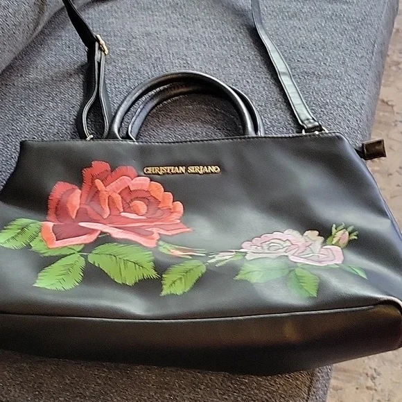 Handbags - Picture 2 of 8